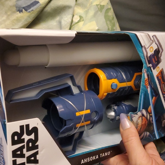 Star Wars Ahsoka Tano Lightsaber Forge - Picture 7 of 7